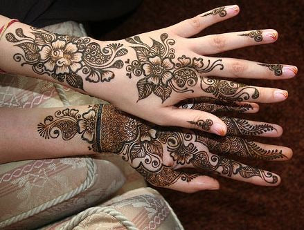 One Finger Mehndi Designs For Back Hands - Very Simple Mehndi Design For  Rakhi - New Mehndi Designs | Henna hand tattoo, Hand henna, Beautiful mehndi  design